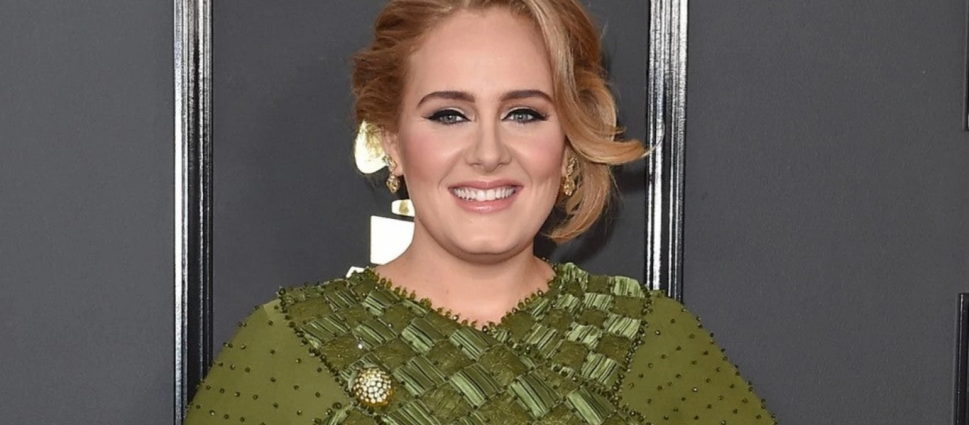 H Αdele πιο αδύνατη και κομψή από ποτέ - Φωτογραφία με τον «Άγιο Βασίλη» (φωτο)